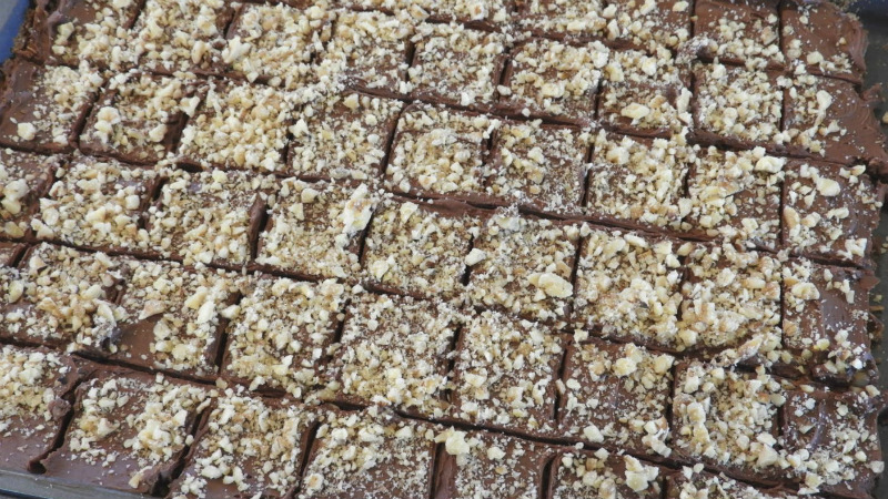 Rich Brownies No. 2 - Feature