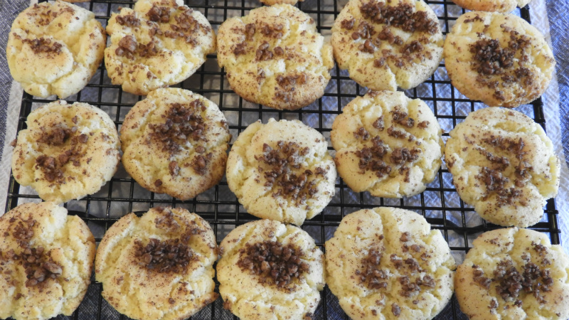 http://www.cookiesbybess.com/wp-content/uploads/2019/11/Gold-Cookies-Feature-2.jpg